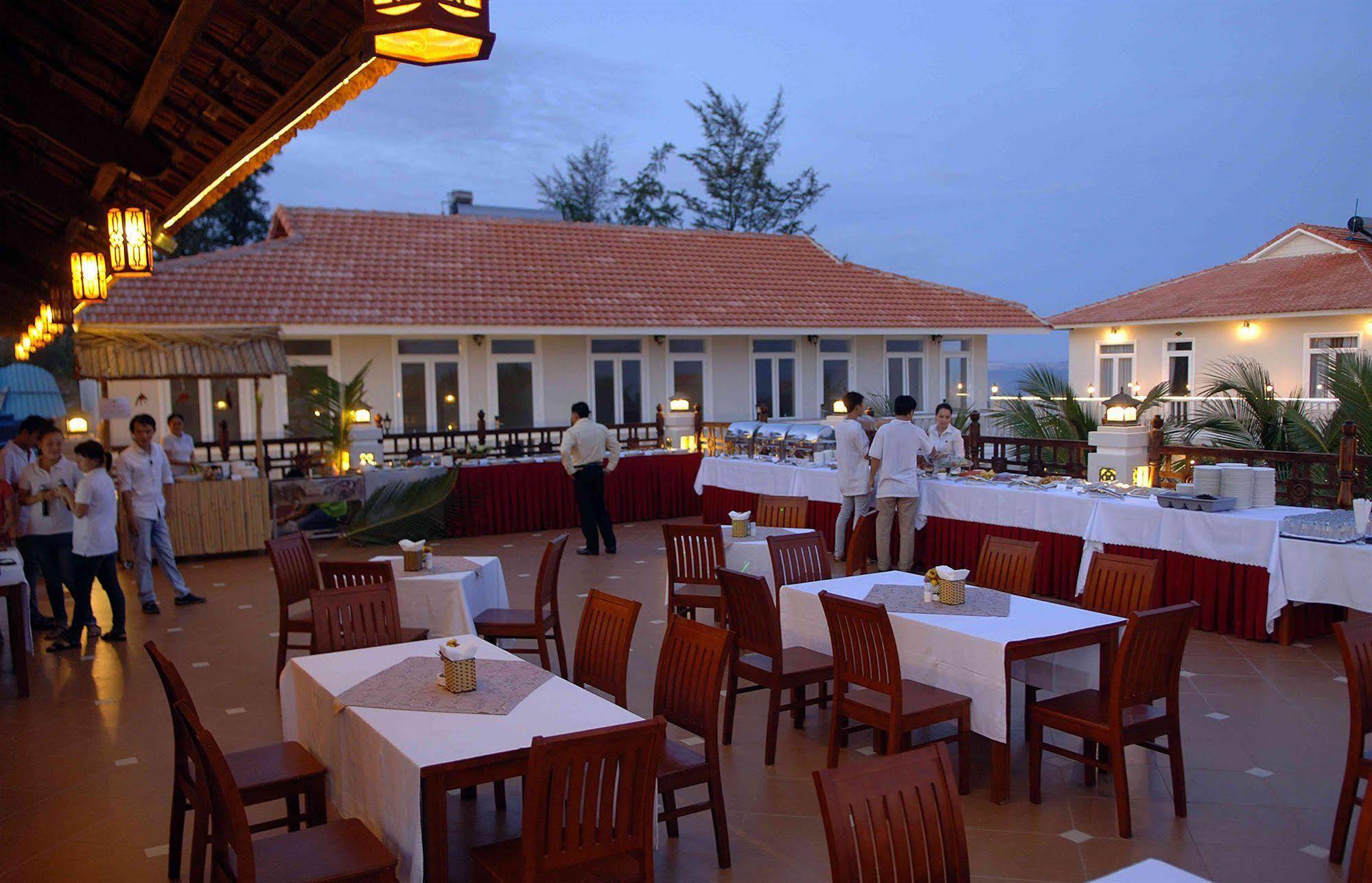 Saigon Emerald Beach Resort Phan Thiết Buitenkant foto